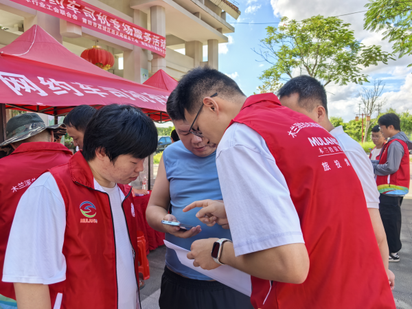 银泰融通 福建莆田千余名网约车司机集中入会